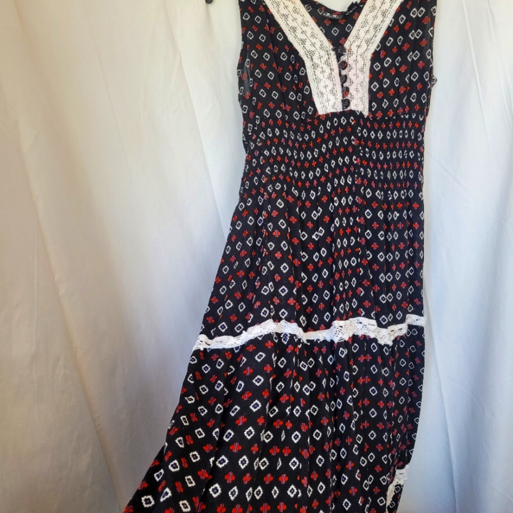 Black and White Ruffled Sleeveless V-Neck Maxi Dress